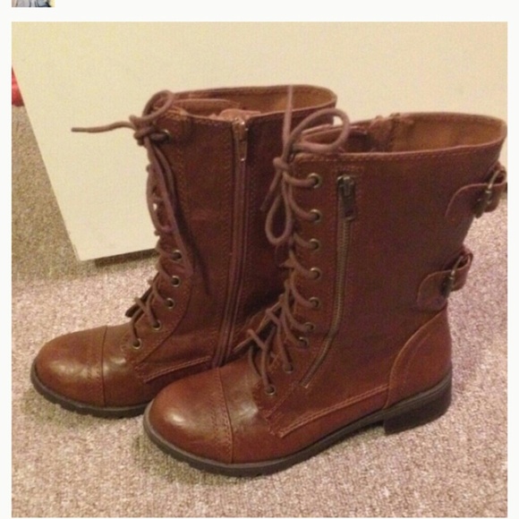 Combat boots