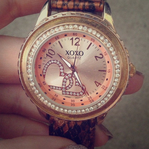 Gold & snakeskin XOXO watch!