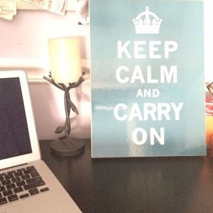 Keep Calm Carry On sign/artwork