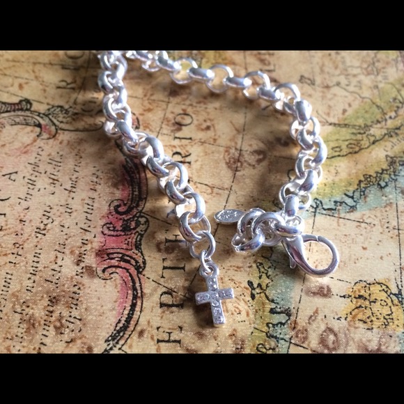 Premier small cross bracelet