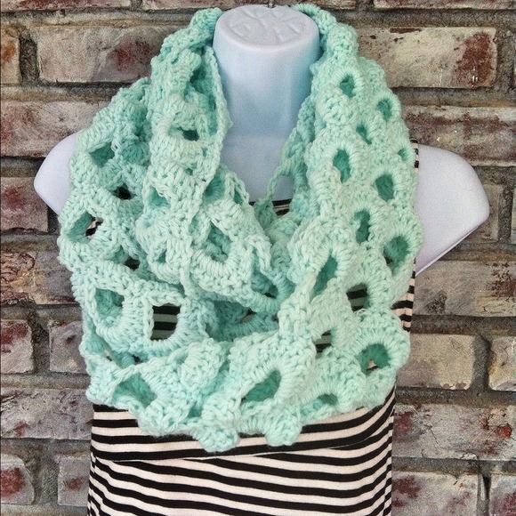 HOST PICK 3/31 Handmade Mint Infinity Scarf - Picture 1 of 4