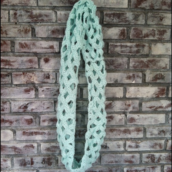 HOST PICK 3/31 Handmade Mint Infinity Scarf - Picture 2 of 4