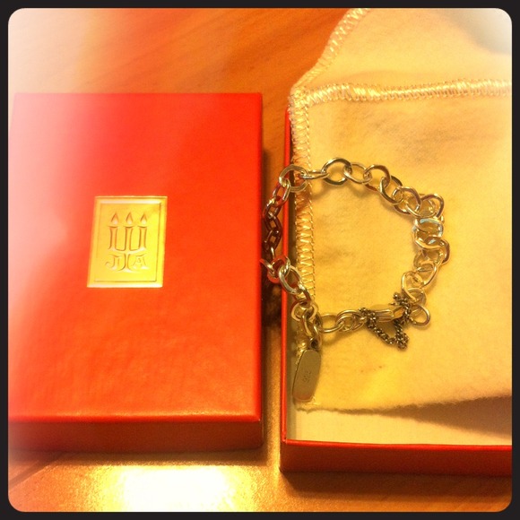 BRAND NEW NEVER WORN James Avery Charm Bracelet