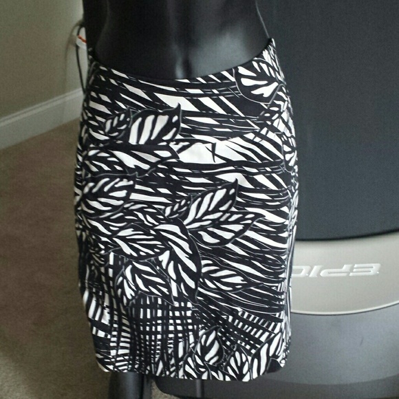 Club Monaco Dresses & Skirts - 💞CLUB MONACO SKIRT💞👏👏 HP 5/18/14