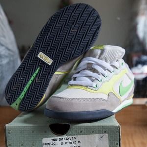 Nike 6.0 Louxe (women's) size 5.5