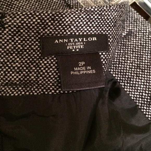Ann Taylor Skirts - Ann Taylor Black Pencil Skirt, Size 2P Ann Taylor Skirts - Ann Taylor Black Pencil Skirt, Size 2P
