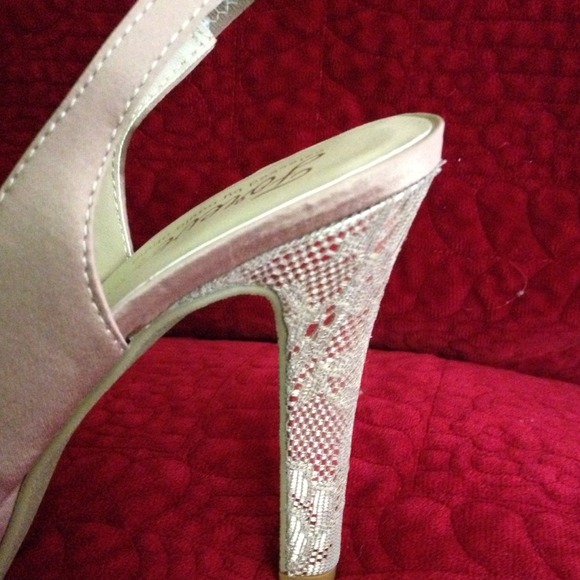 Heels by Paula Abdul - Picture 3 of 5