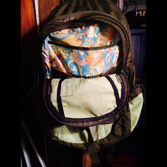 Green and brown Women's Dakine backpack. - Picture 3 of 4