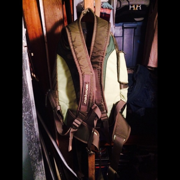 Green and brown Women's Dakine backpack. - Picture 4 of 4