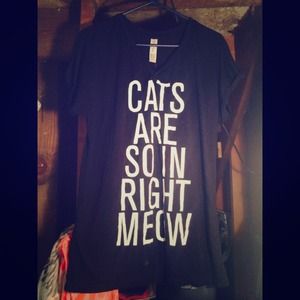 "Cats Are So In Right Meow" bedtime tee.