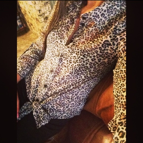 Cheeta print chiffon top - Picture 3 of 4