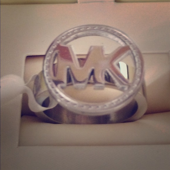 Nice MK stainless steel ring. Sz 7-1/2💥FLASH SALE