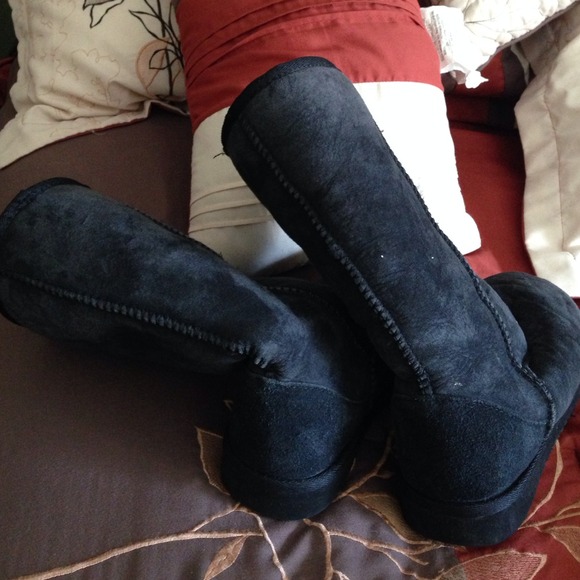 62% off kirkland Boots - Like Uggs got at Costco size 7 w. Sheepskin upper from Lisa&#39;s closet on ...