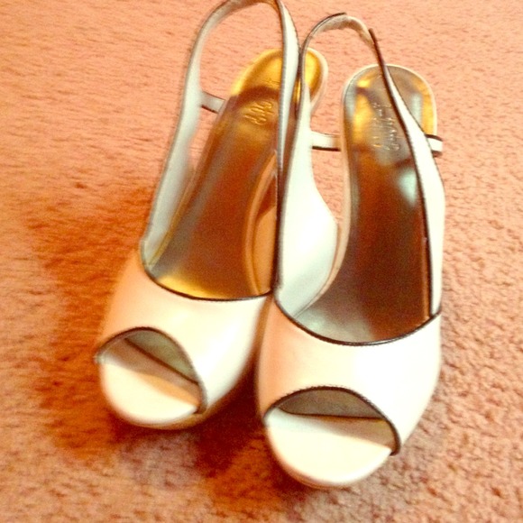 White & Black heels!! 7.5 *DISCOUNTED*