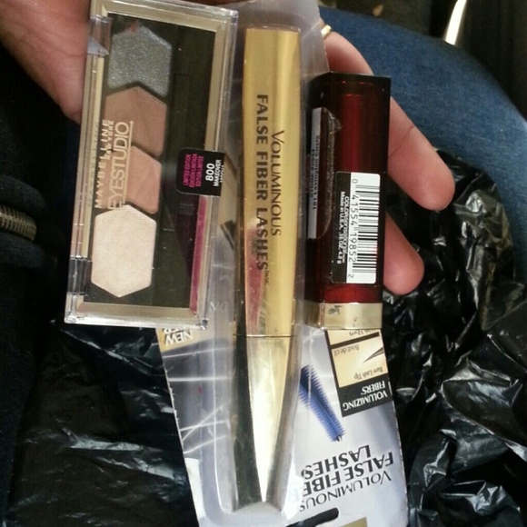 Sold locally Make up bundle
