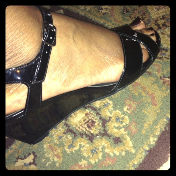 ✨patent leather wedge sandals black size 9‼️