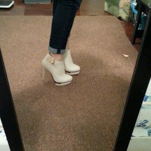 Off white faux-leather bootie with metallic accent