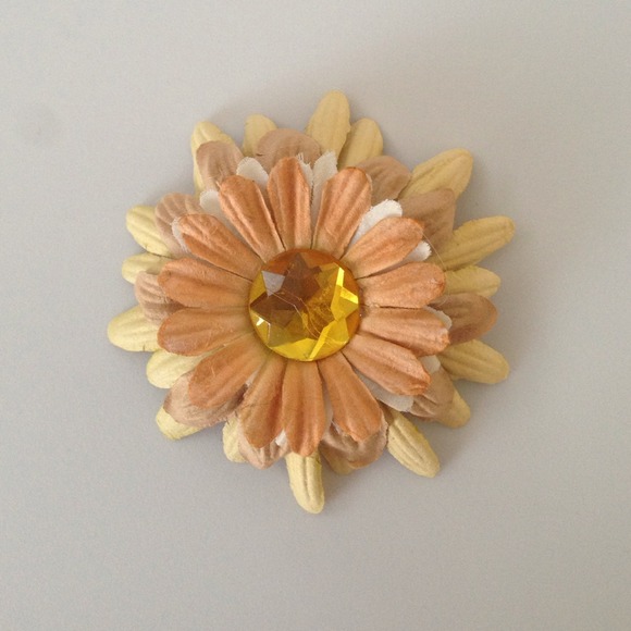 Tan & Yellow Flower Clip