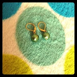NWOT Green pearl earrings
