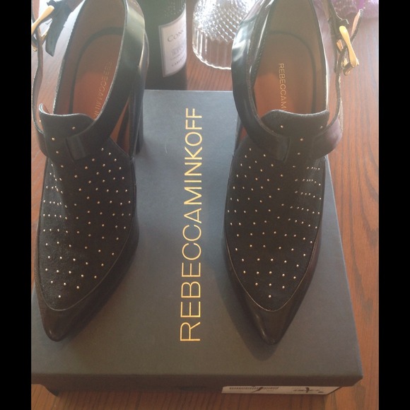 ♠ᖇEᗷEᑕᑕᗩ ᗰIᑎKOᖴᖴ ᕼOTTIEᔕ♠ - Picture 2 of 4