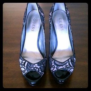 Black laced pumps