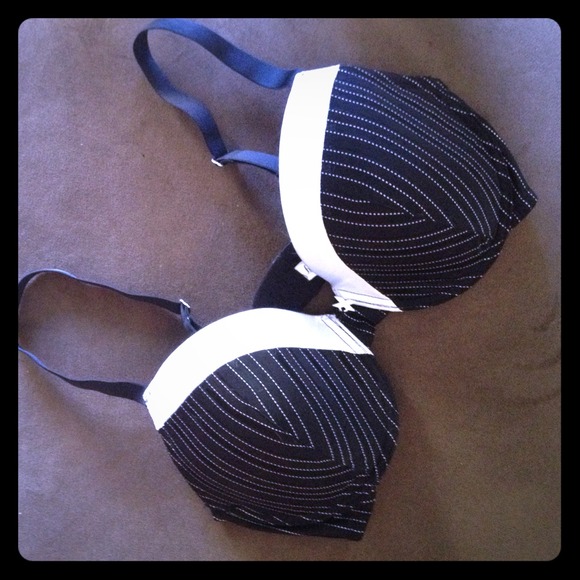 ❌BUNDLED❌34DD Frederick's of Hollywood Bra. - Picture 1 of 3