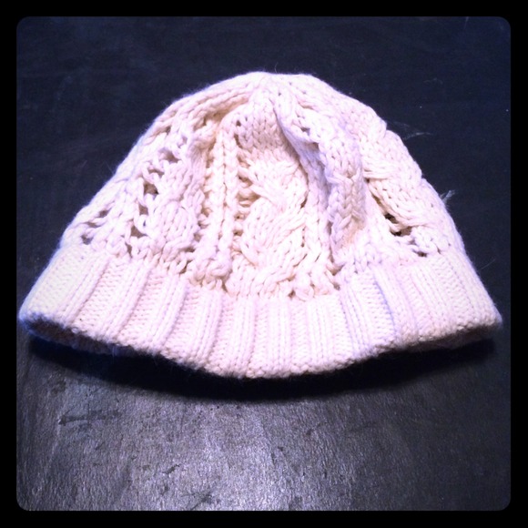 American Eagle Cream Hand Knit Beanie