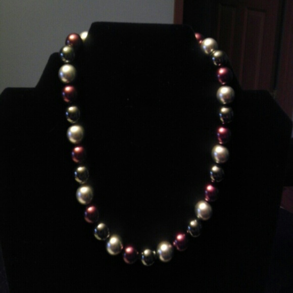 Gorgeous faux pearl necklace