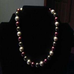 Gorgeous faux pearl necklace