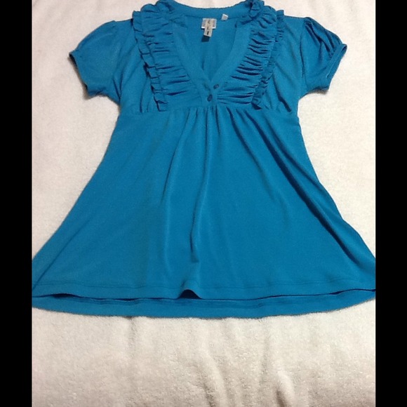 Cute blue top