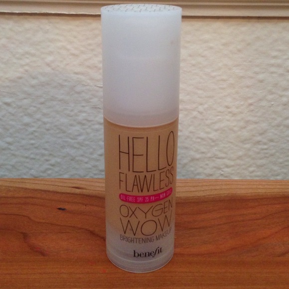 hello oxygen oilfree makeup;and erase paste bundle