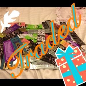 Hundreds of single use tanning lotion packets