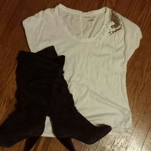 White tee with beading