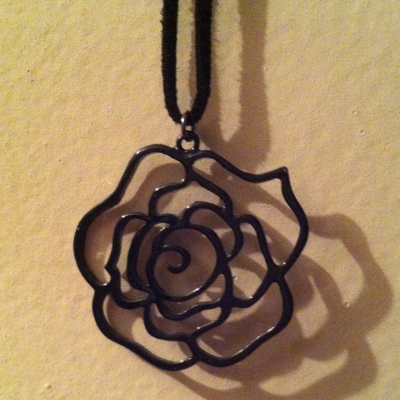 Black flower necklace