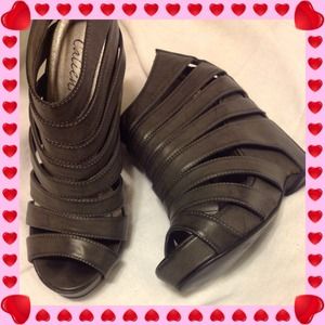 Gray Strappy Platform Wedge Booties sz 9