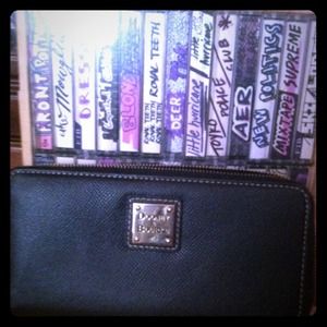 Dooney & bourke leather wallet