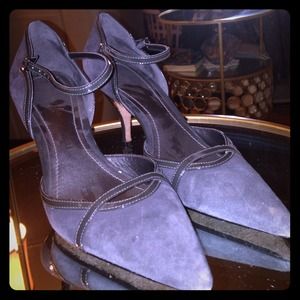 Ann Taylor Grey pumps