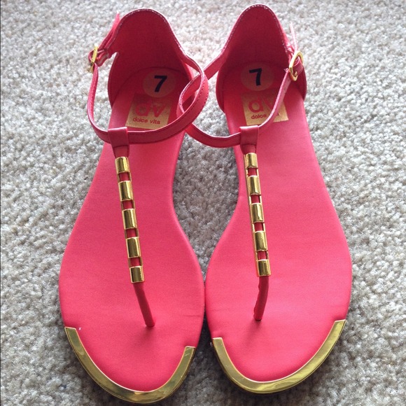 āSOLDāDolce Vita cherub wedge thong sandal NWOB - Picture 2 of 4