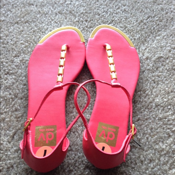 āSOLDāDolce Vita cherub wedge thong sandal NWOB - Picture 3 of 4