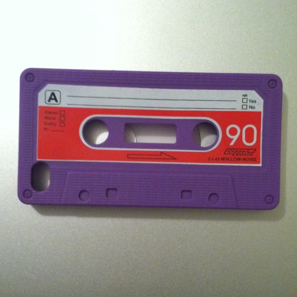 Rubber iPhone 4case "throwback tape cassette"