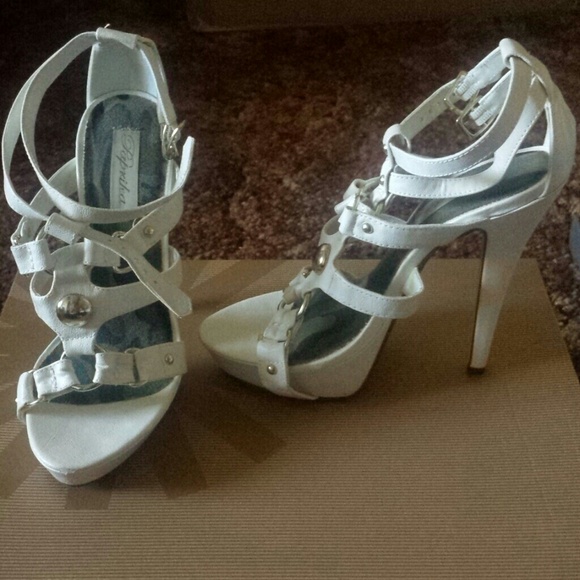 Beautiful white heels - Picture 1 of 1