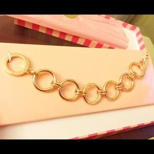 ***SOLD ***Victoria's SecretGoldAngel WingBracelet