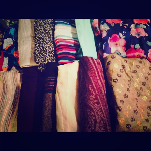 So many scarves! 🌸 - Picture 1 of 1