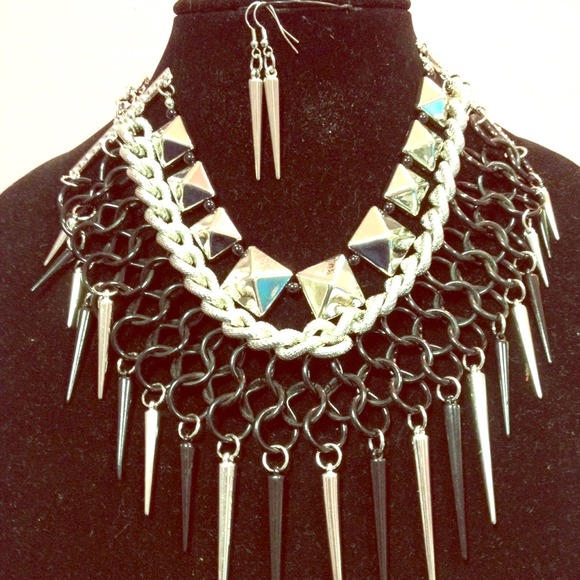 Two piece spikes set - Picture 1 of 2