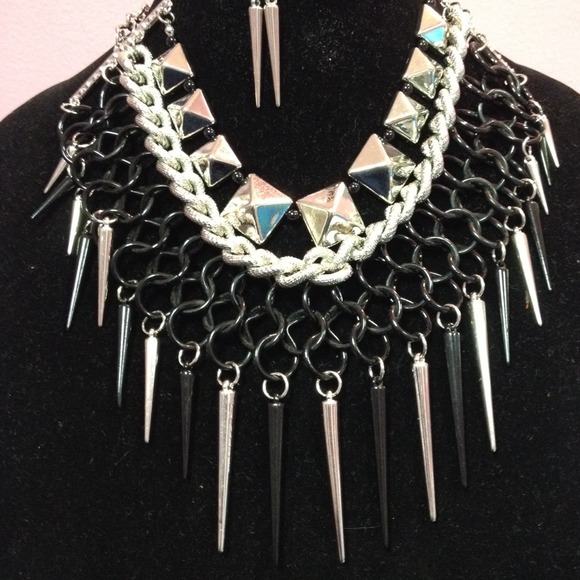 Two piece spikes set - Picture 2 of 2