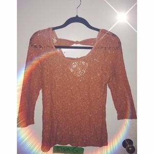 ✖️SWAPPED✖️ Lace Quarter Sleeve Bow Tie Back