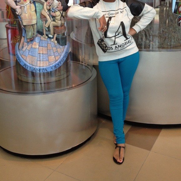 LA Sweater - Picture 1 of 1