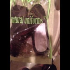 Strapless uniform clogs