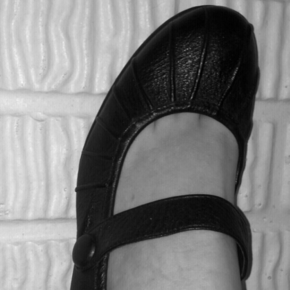 Black Leather Born Original Concept Pumps NWOT