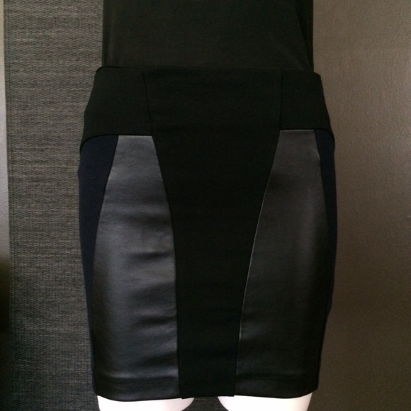 ZARA. New. Dark navy skirt - Picture 3 of 4